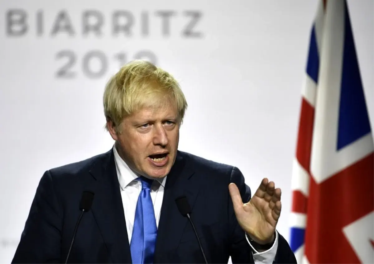 İngilizler Boris Johnson\'a karşı imza topluyor