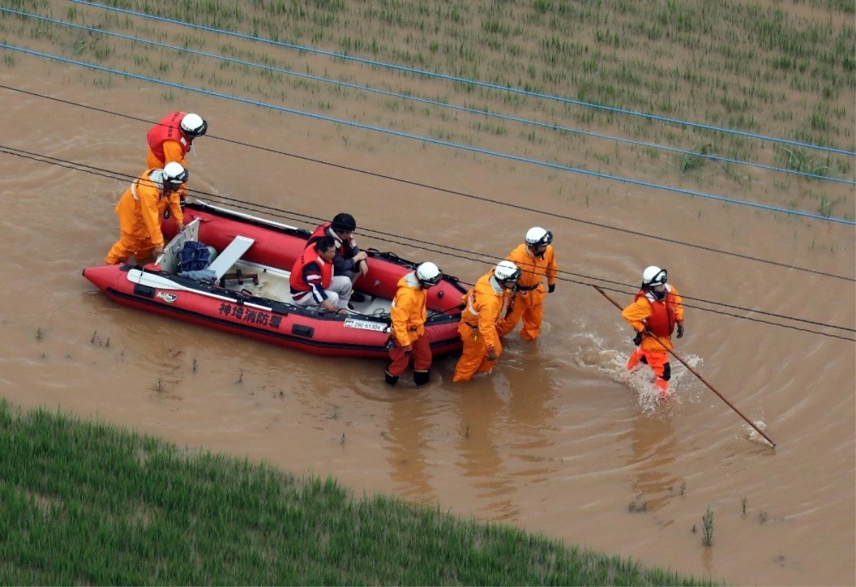 Japonya\'da sel felaketinde ölü sayısı 3\'e yükseldi