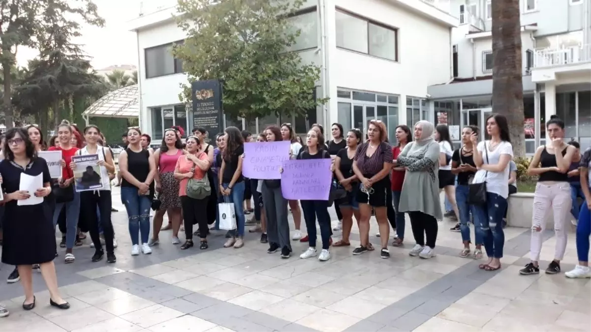 Kadına yönelik şiddeti oturma eylemi yaparak protesto ettiler