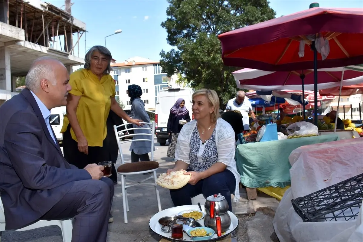 Kızılcahamam Belediye Başkanı Acar, köylü pazarını gezdi