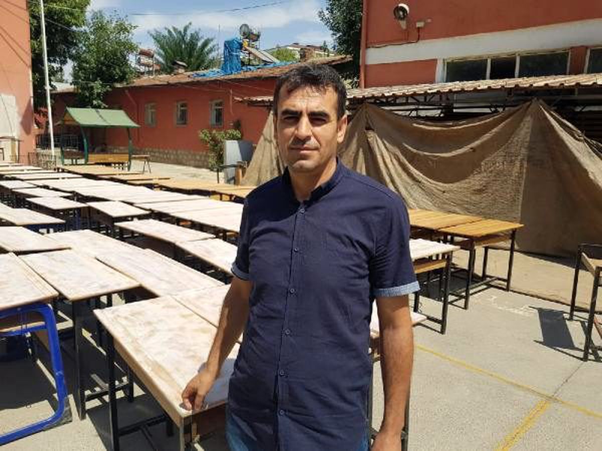 Okullarındaki masa ve sıraları yenilediler