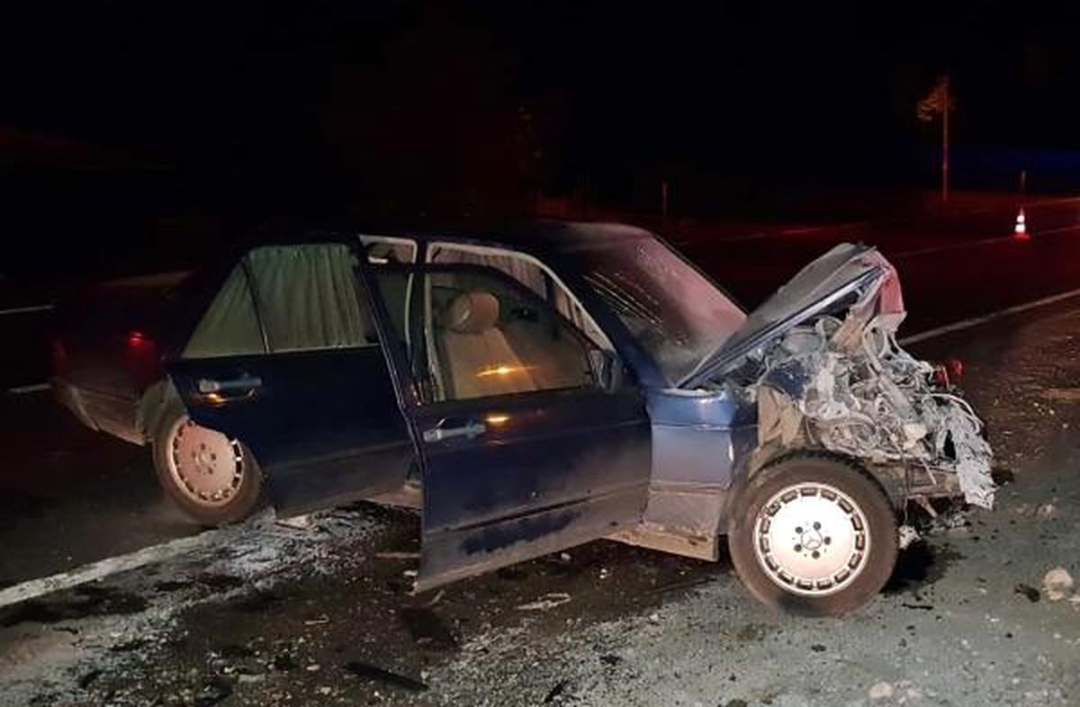 Otomobil ile minibüs çarpıştı: 3 yaralı