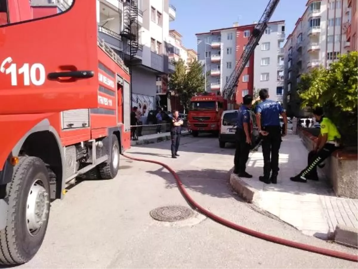 Polis memuru görevdeyken evinde yangın çıktı; eşi ve 2 çocuğu kurtarıldı