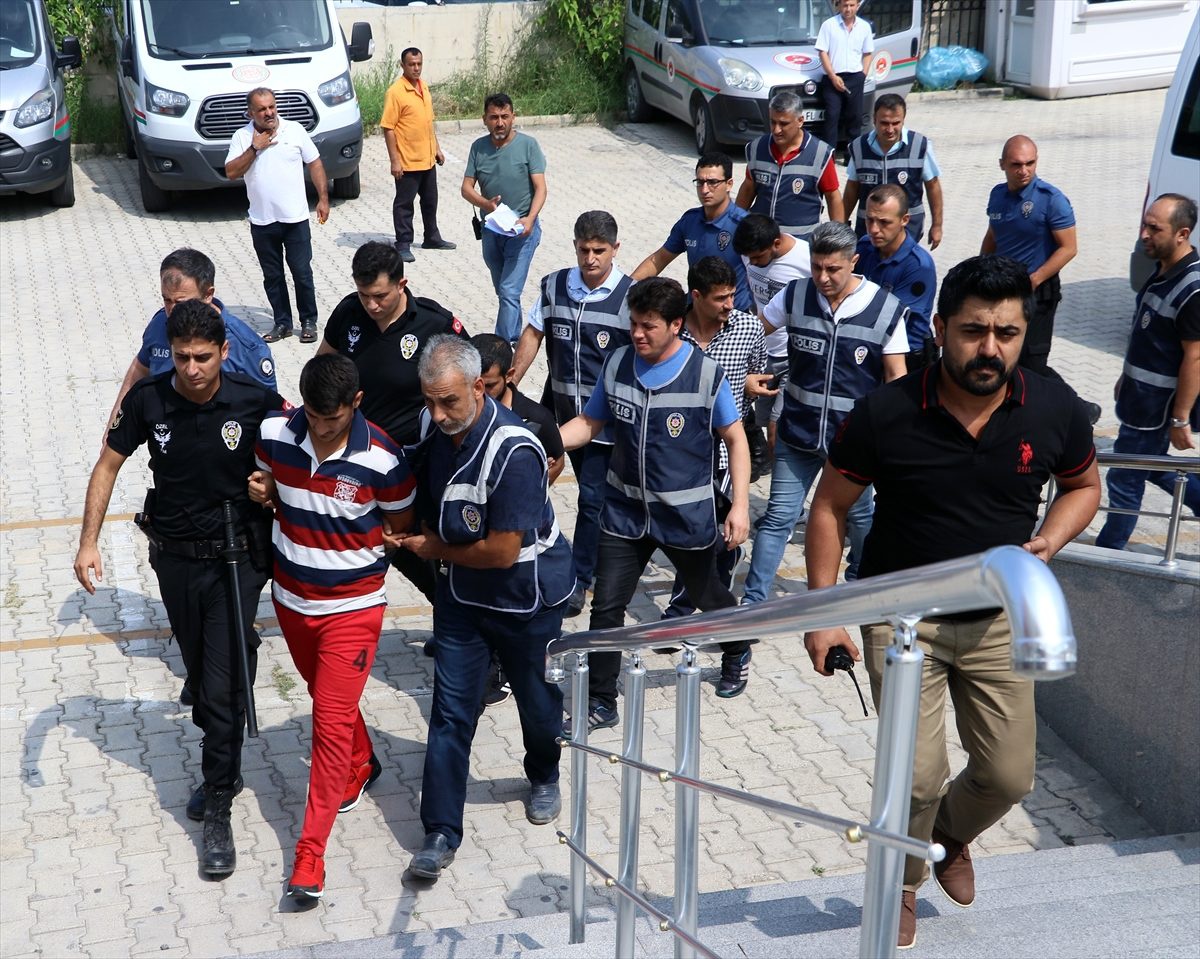 Polise karşı koyan firari hükümlünün yakınları arbedeye neden oldu