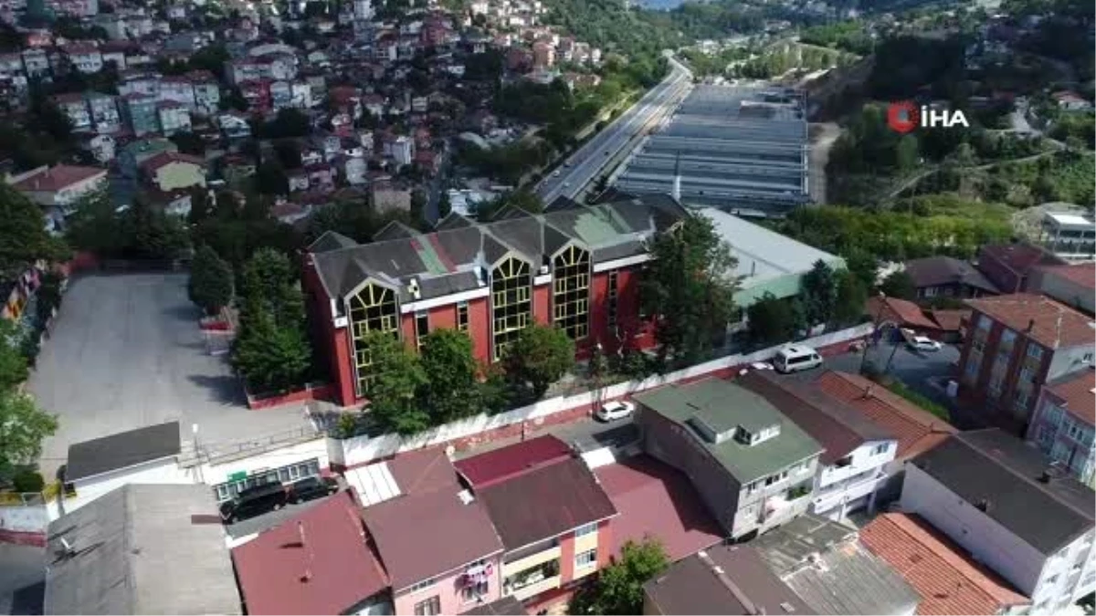 Sarıyer\'de deprem riski nedeniyle kapatılan okul havadan görüntülendi