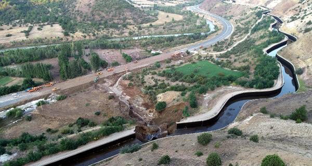 Sivas\'ta hes kanalı patladı, araçlar sürüklendi: 6 yaralı (3)