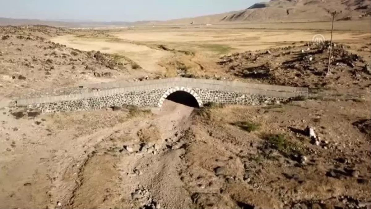 Tarihi Alaca Köprü yıllara meydan okuyor - AĞRI