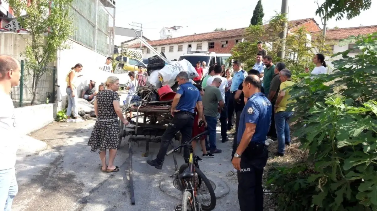 Yaralı atı sahibinin elinden izne gelen JÖH personeli kurtardı