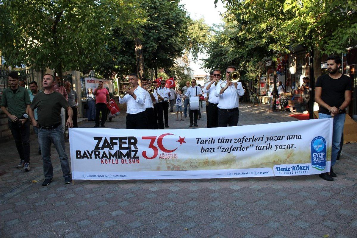 30 Ağustos coşkusu Eyüpsultan\'ı sardı
