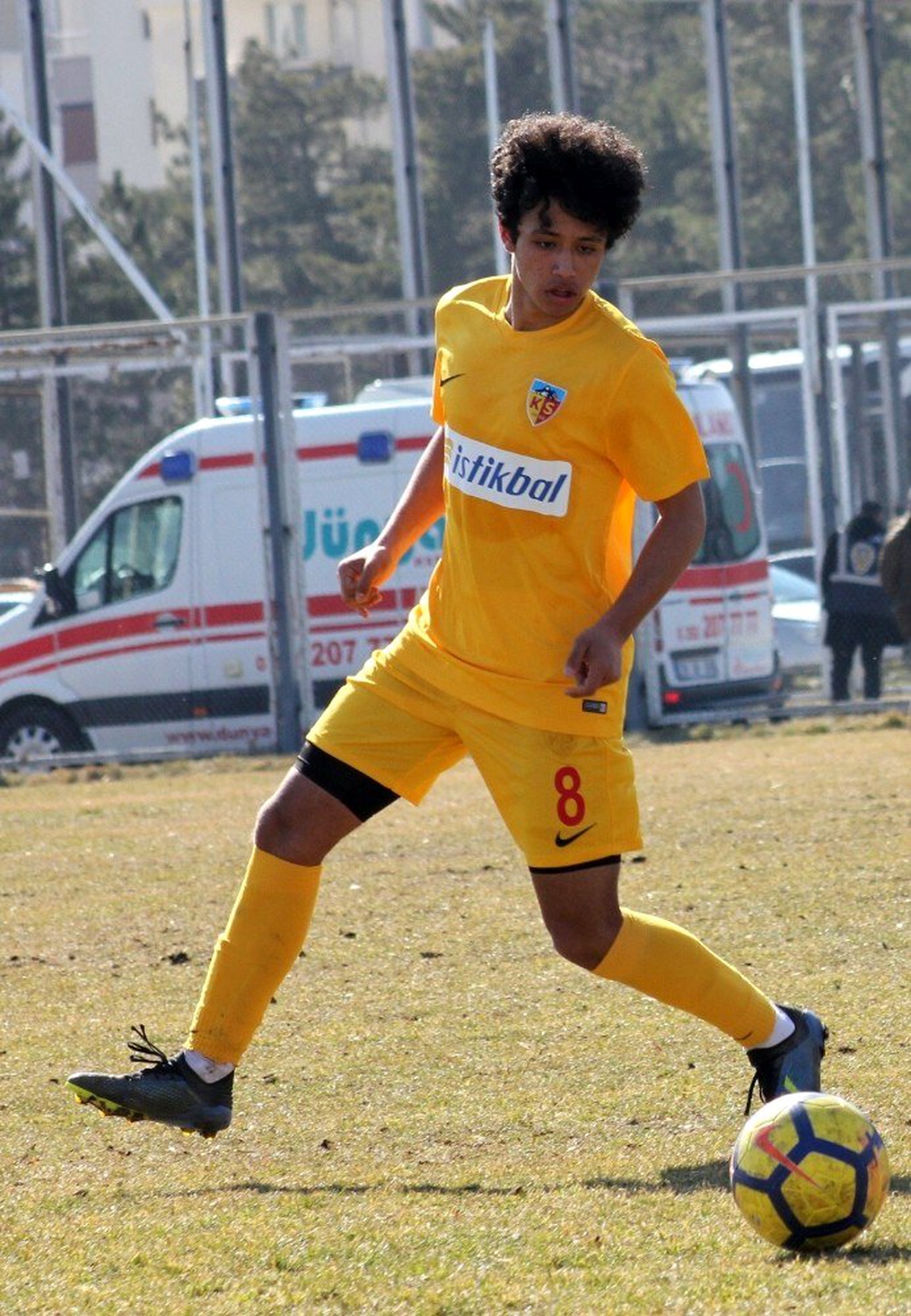 Ahmet Zekkeriya Kartal 5 yıllık sözleşme imzaladı