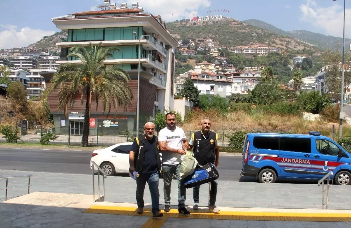 Alanya\'da silahlı gasp şüphelisi yakalandı