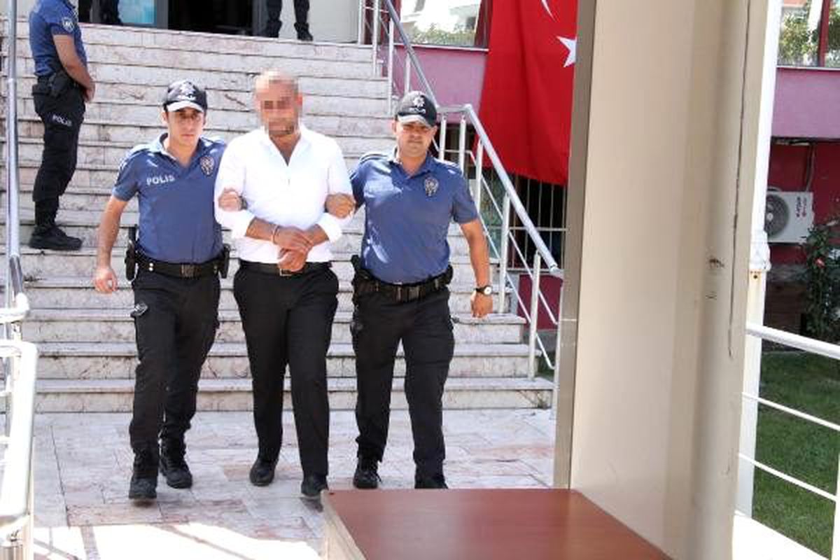 Ceza yazan polisleri tehdit eden muhtara gözaltı
