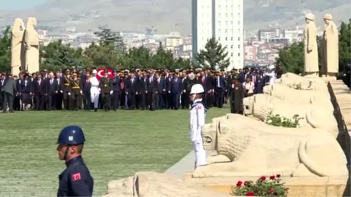 Cumhurbaşkanı Erdoğan başkanlığındaki devlet erkanı Anıtkabir\'i ziyaret etti