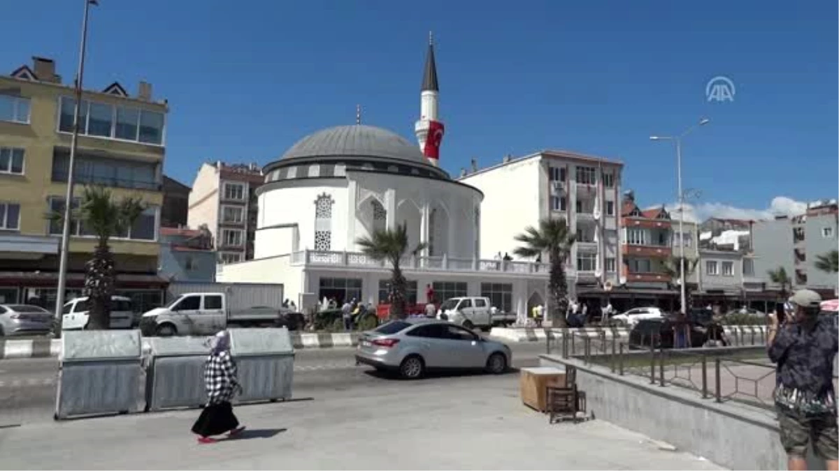 Eceabat Şehitler Camisi ibadete açıldı