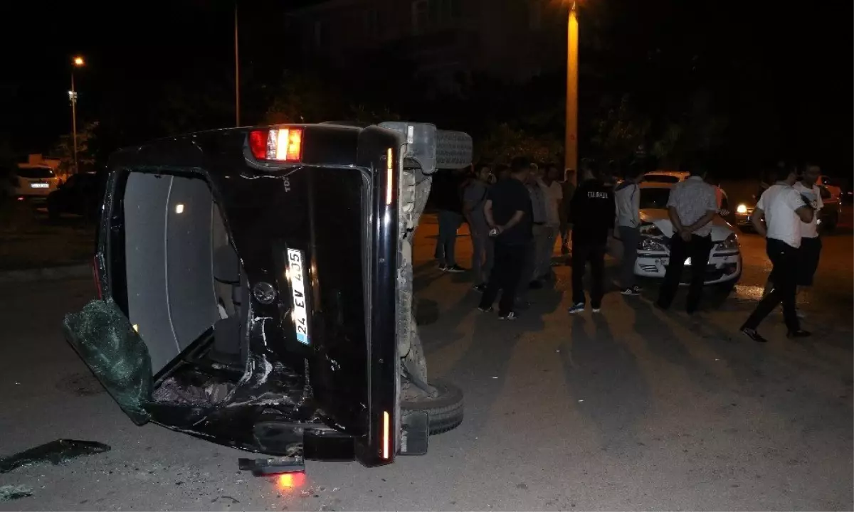 Erzincan\'da 3 araçlı trafik kazası: 7 yaralı