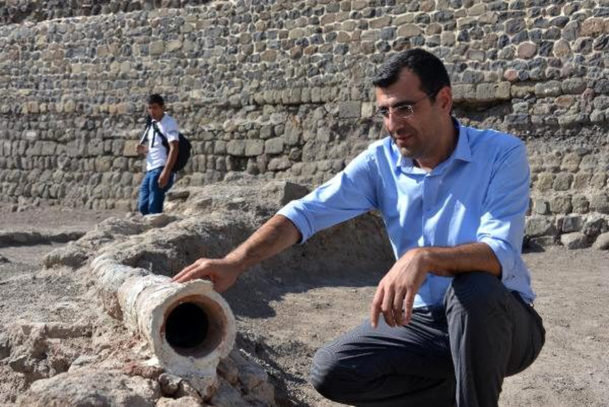 Erzurum kalesi\'nde 800 yıllık su isale hattı ortaya çıkarıldı