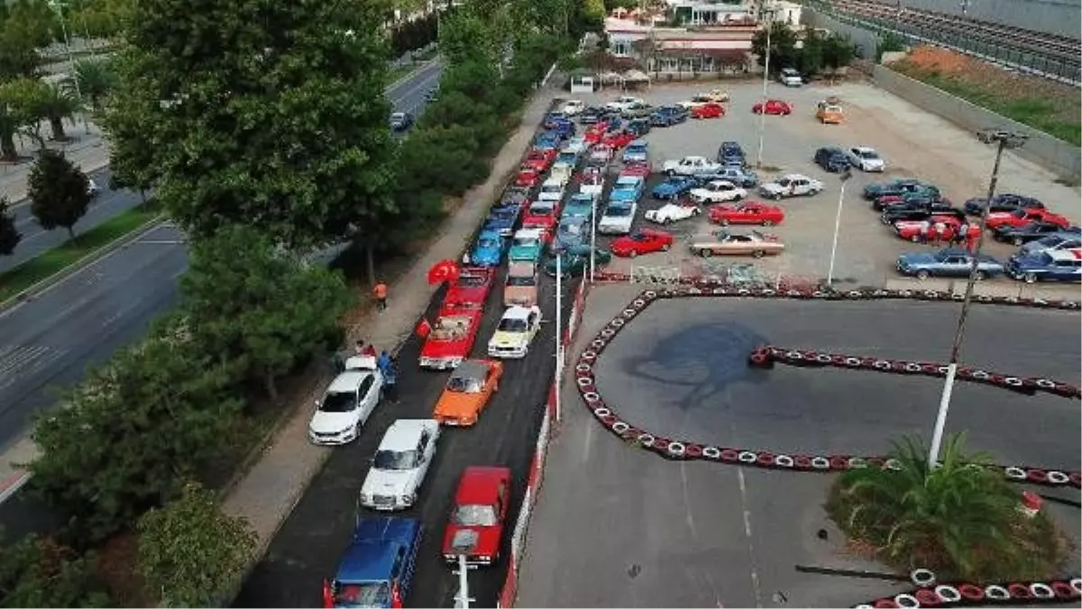 (havadan fotoğraflarla) - istanbul\'da klasik otomobillerden 30 ağustos konvoyu