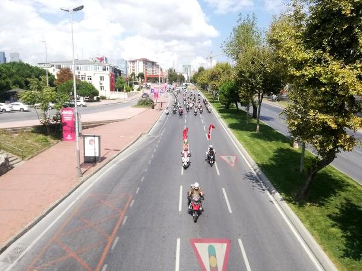 (havadan fotoğraflarla) istanbul\'da motosiklet tutkunlarından zafer bayramı korteji