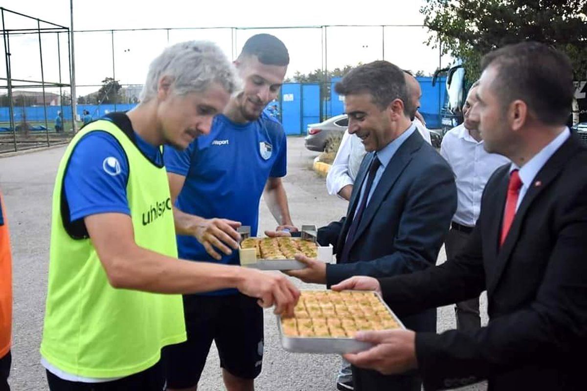 İl Sağlık Müdüründen BB Erzurumspor\'a moral ziyareti