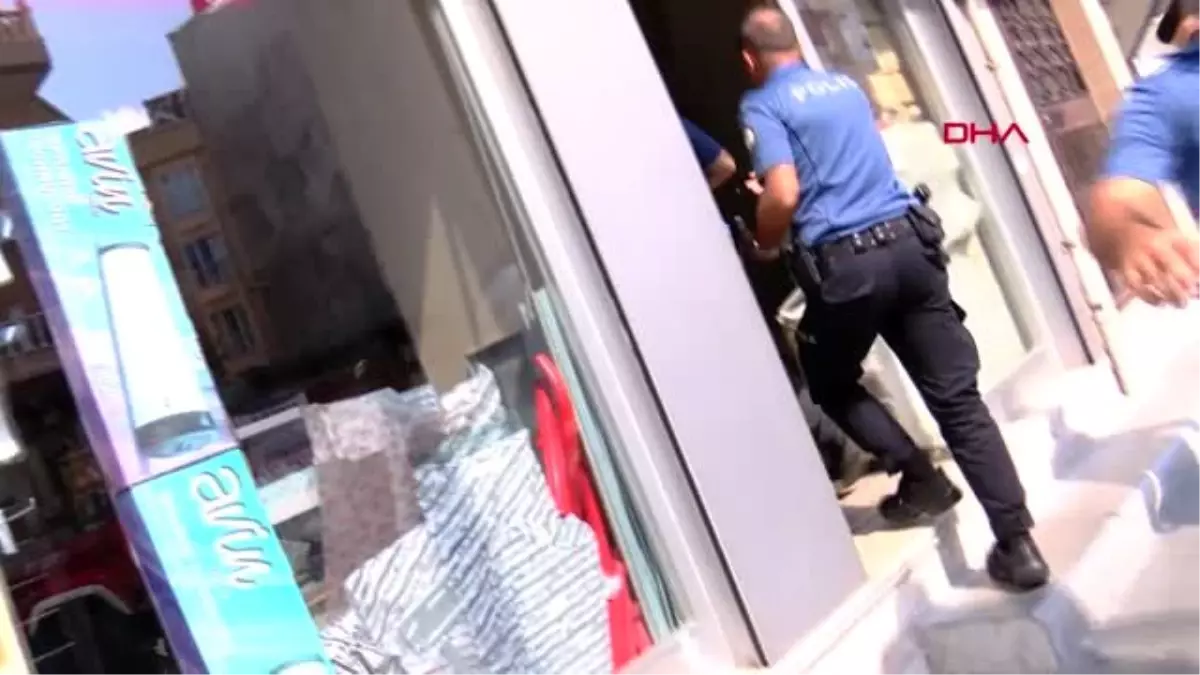 İstanbul-dha muhabiri kelepçe takan polislerden şikayetçi oldu