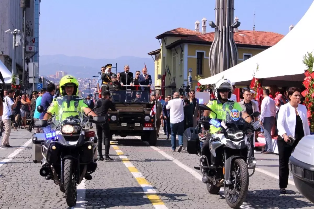 İzmir\'de 30 Ağustos coşkuyla kutlandı