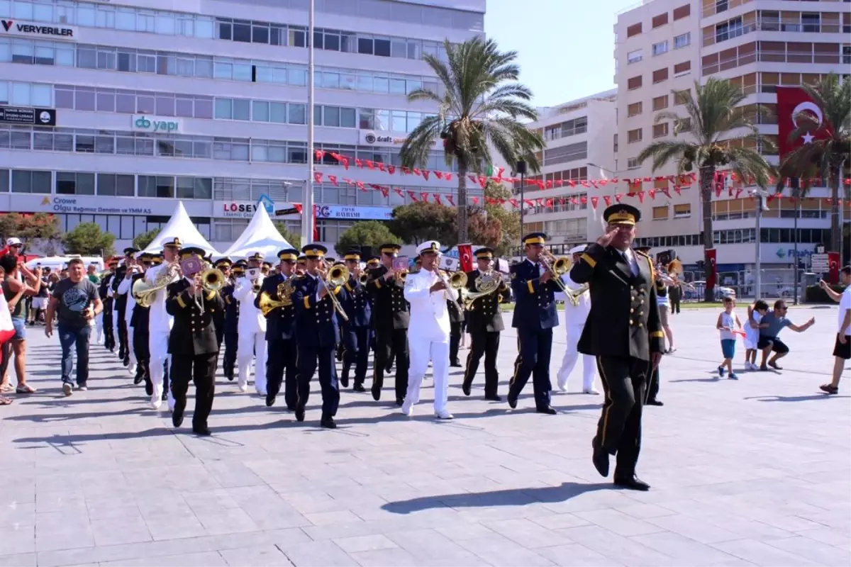 İzmir\'de 30 Ağustos coşkuyla kutlandı