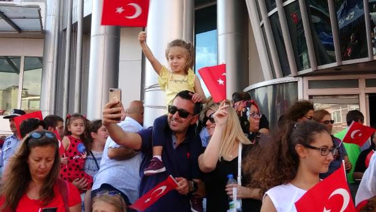 İzmit\'te zafer bayramı\'nın 97\'nci yılı törenlerle kutlandı (2)