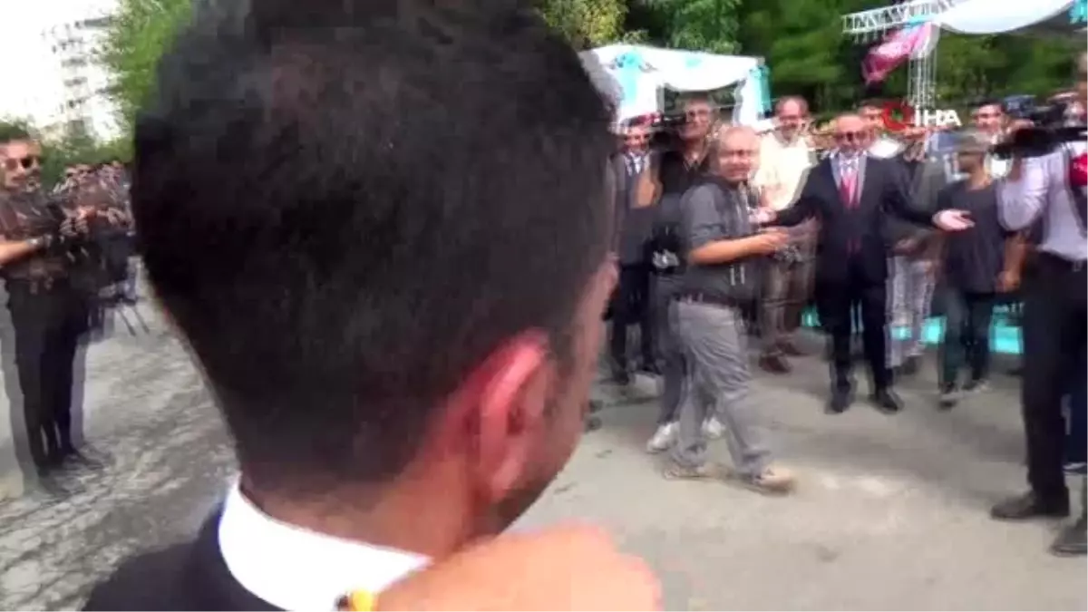 Kavgalı iki engelliyi Vali Atik törende barıştırdı