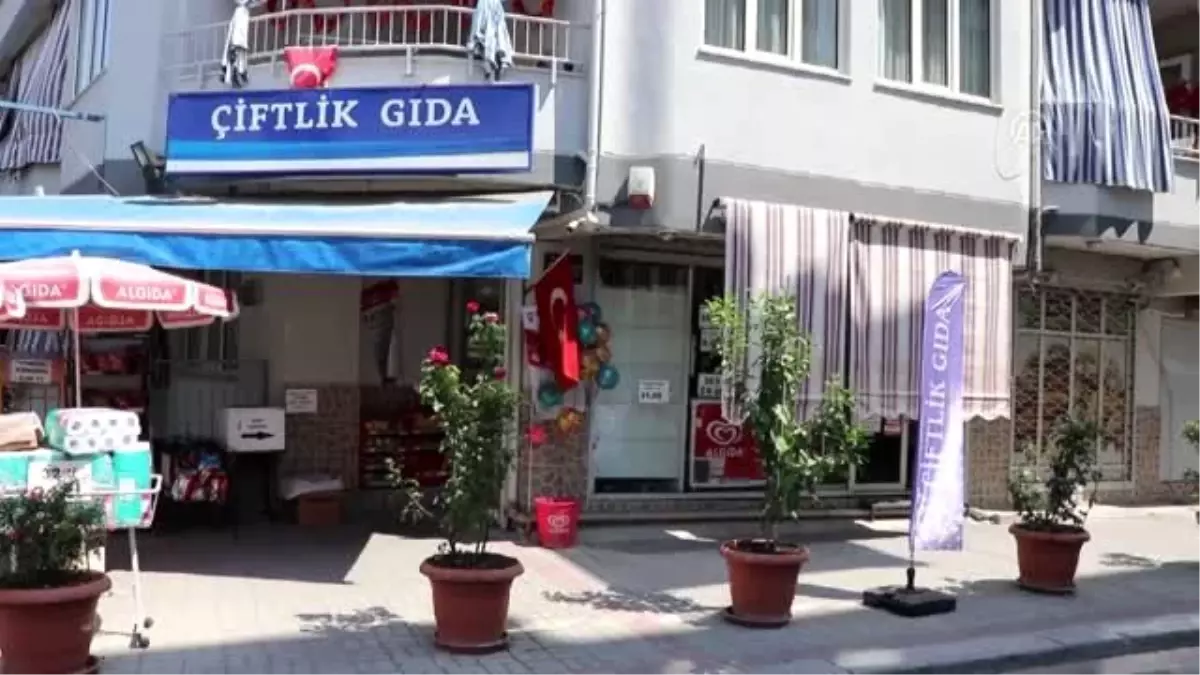 Satış fişine eklediği mesajla kadına şiddeti protesto ediyor