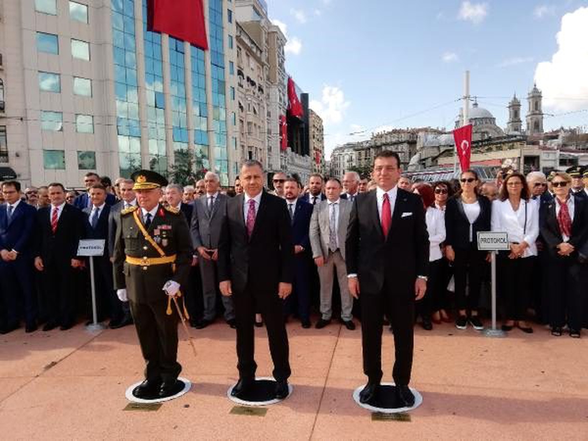 Taksim\'de 30 ağustos zafer bayramı töreni