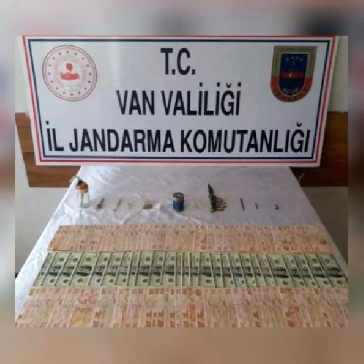 Van\'da sahte dolar, kırmızı civa ve uyuşturucu ele geçirildi