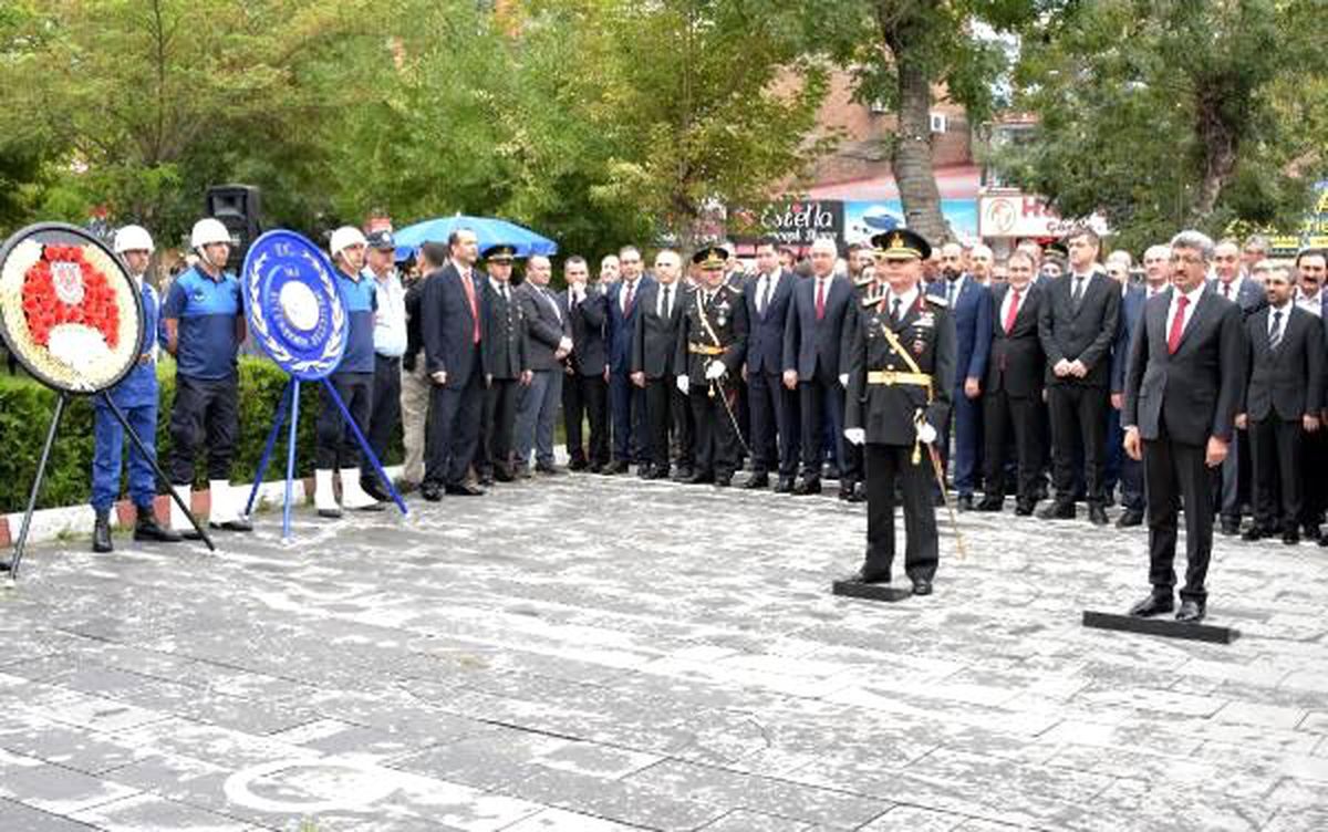 Van\'da zafer bayramı törenle kutlandı