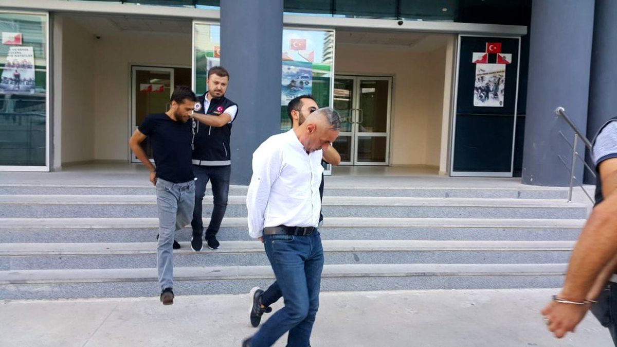 100 yıllık silahla uyuşturucu ticareti yapacaklardı