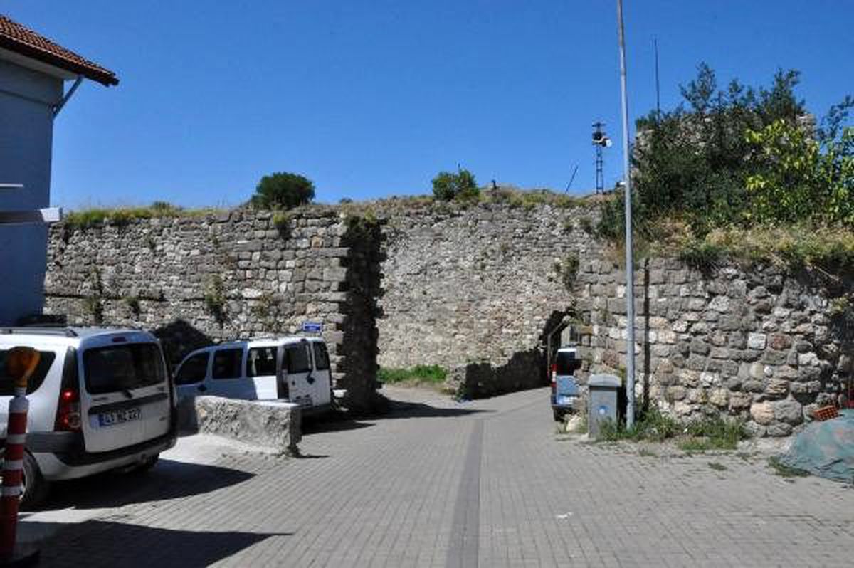 3 bin yıllık amasra kalesi ilgi bekliyor