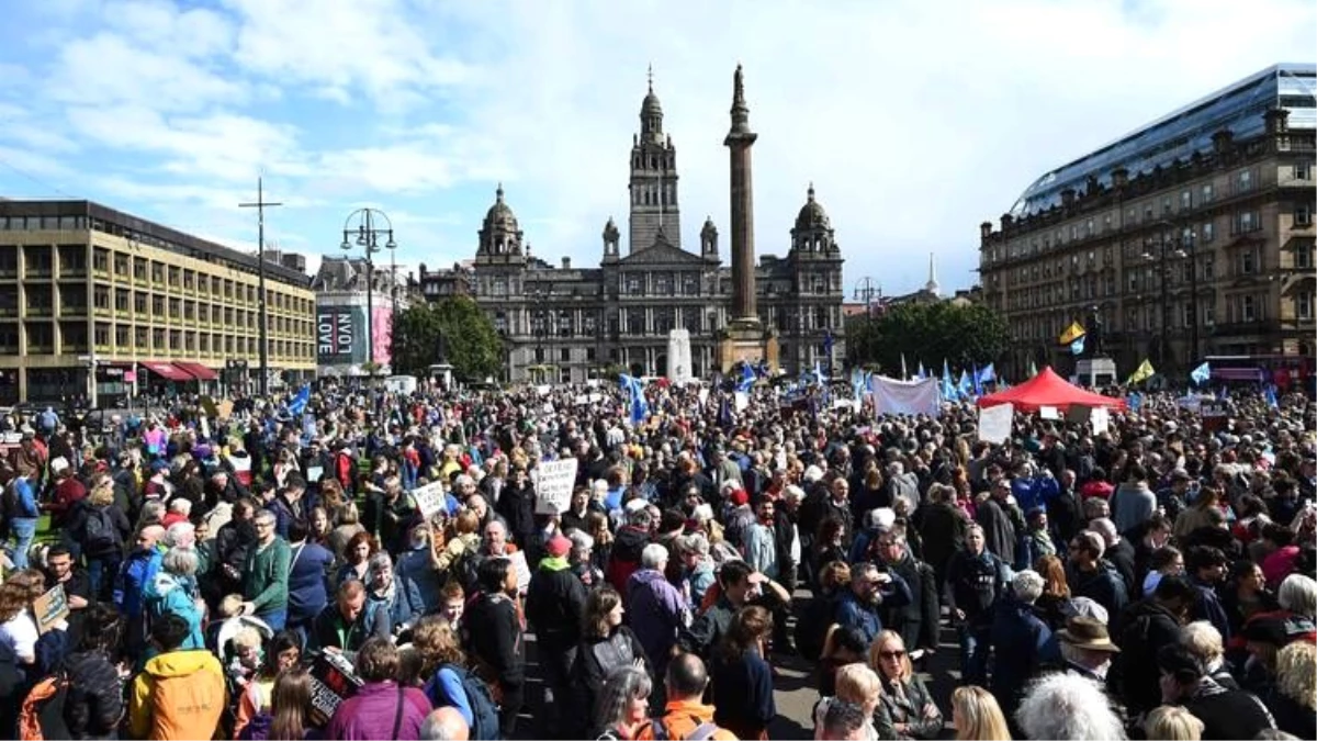 Boris Johnson\'ın parlamento tatili, İngiltere genelinde protesto edildi: \'Darbeyi durdur\'