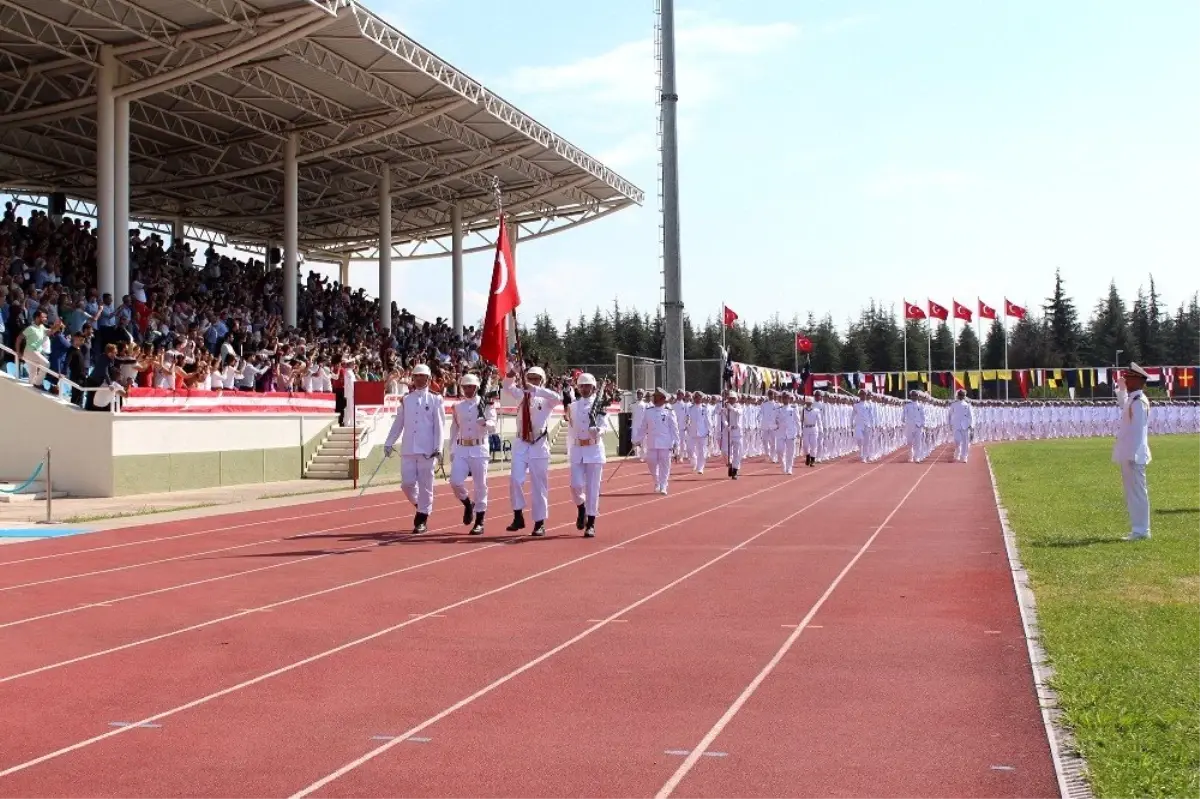 Donanmanın en genç subayları mezun oldu