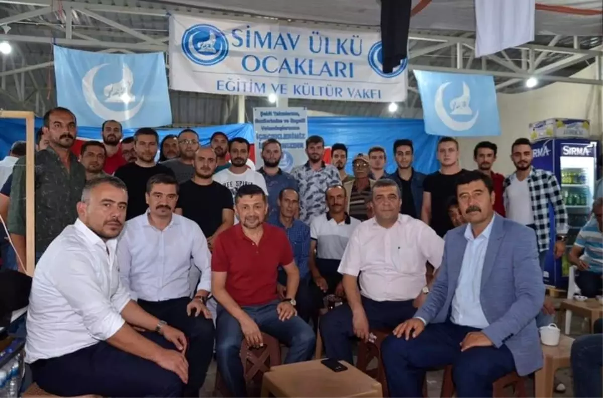 Erbaş, Ülkü Ocakları\'nın panayır alanındaki standını ziyaret etti