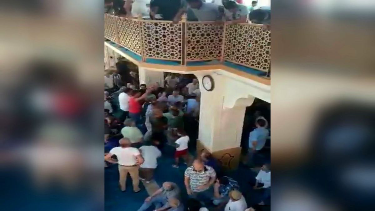 Eski MHP'li vekil paylaştı: Cuma namazı hutbesinde Atatürk'ün adı anılmayınca tartışma çıktı