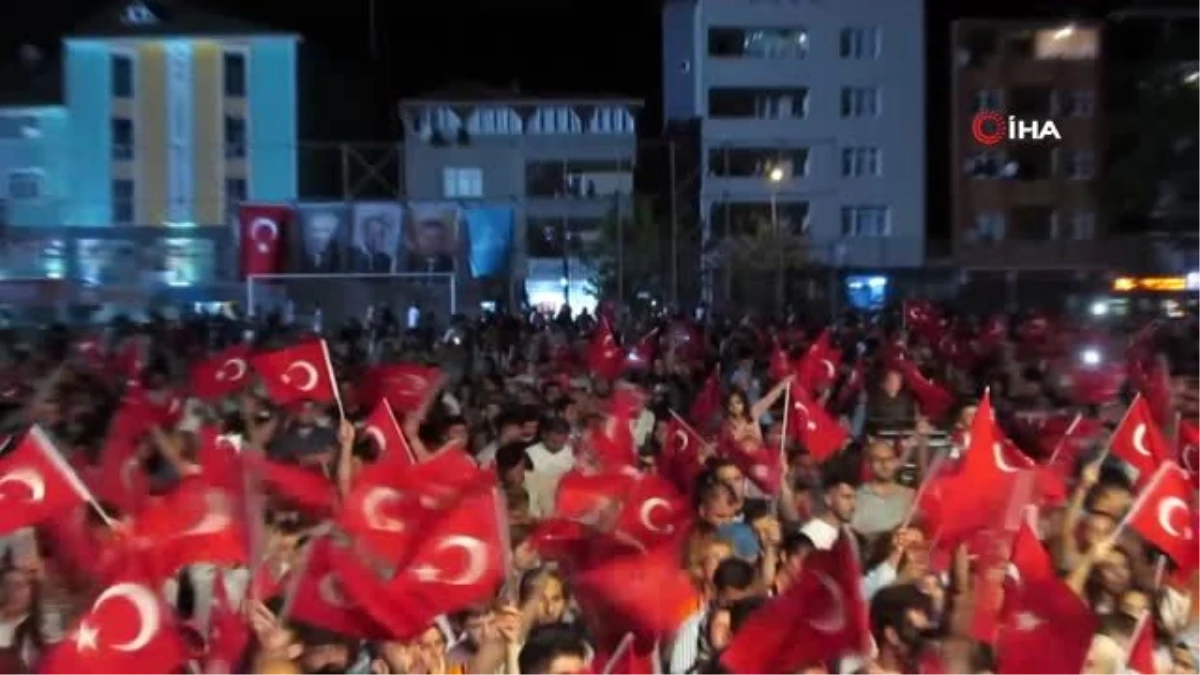 Gebze Metin Oktay Stadında binler, Işın Karaca ile coştu