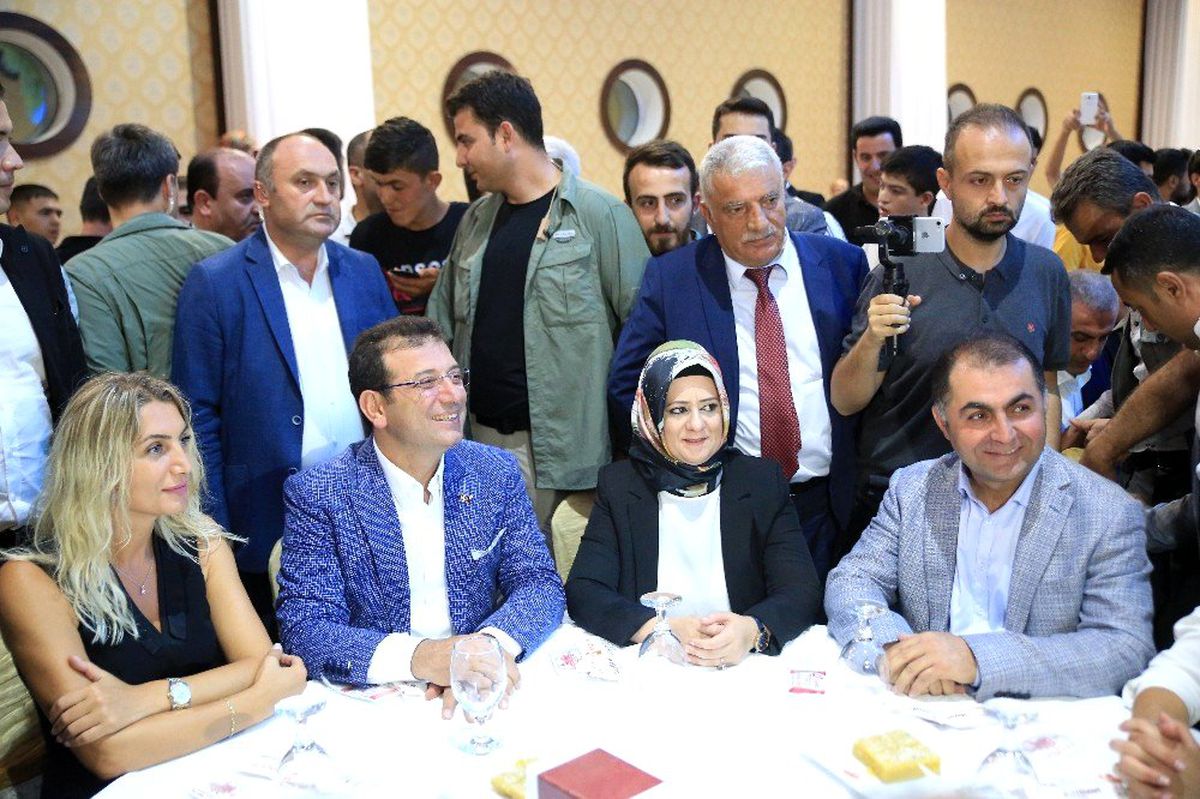 İmamoğlu, Batman\'da nikah şahitliği yaptı