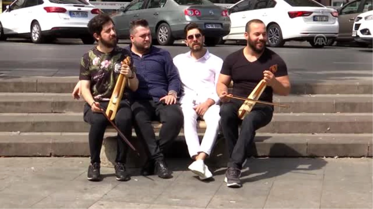 İstanbullular "flash mob" etkinliğinde Karadeniz müziğiyle buluştu