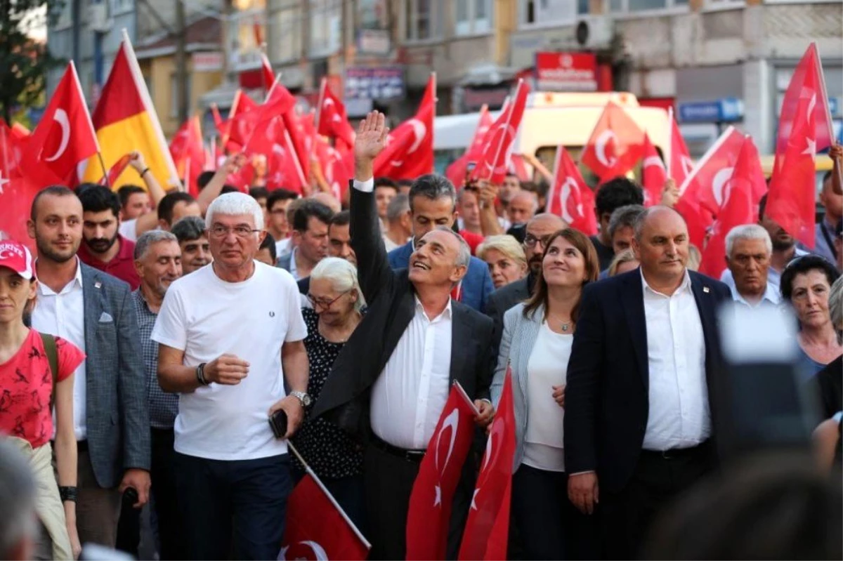 Küçükçekmece\'de Zafer Bayramı kutlamalarında Moğollar grubu sahne aldı