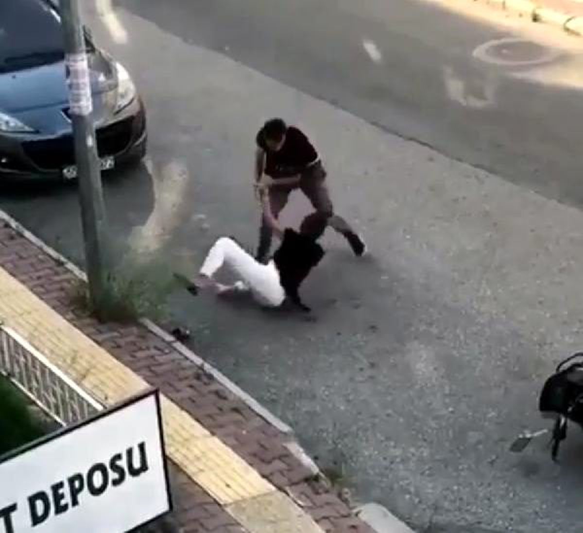 Kurye ile müşteri arasındaki arbede kamerada