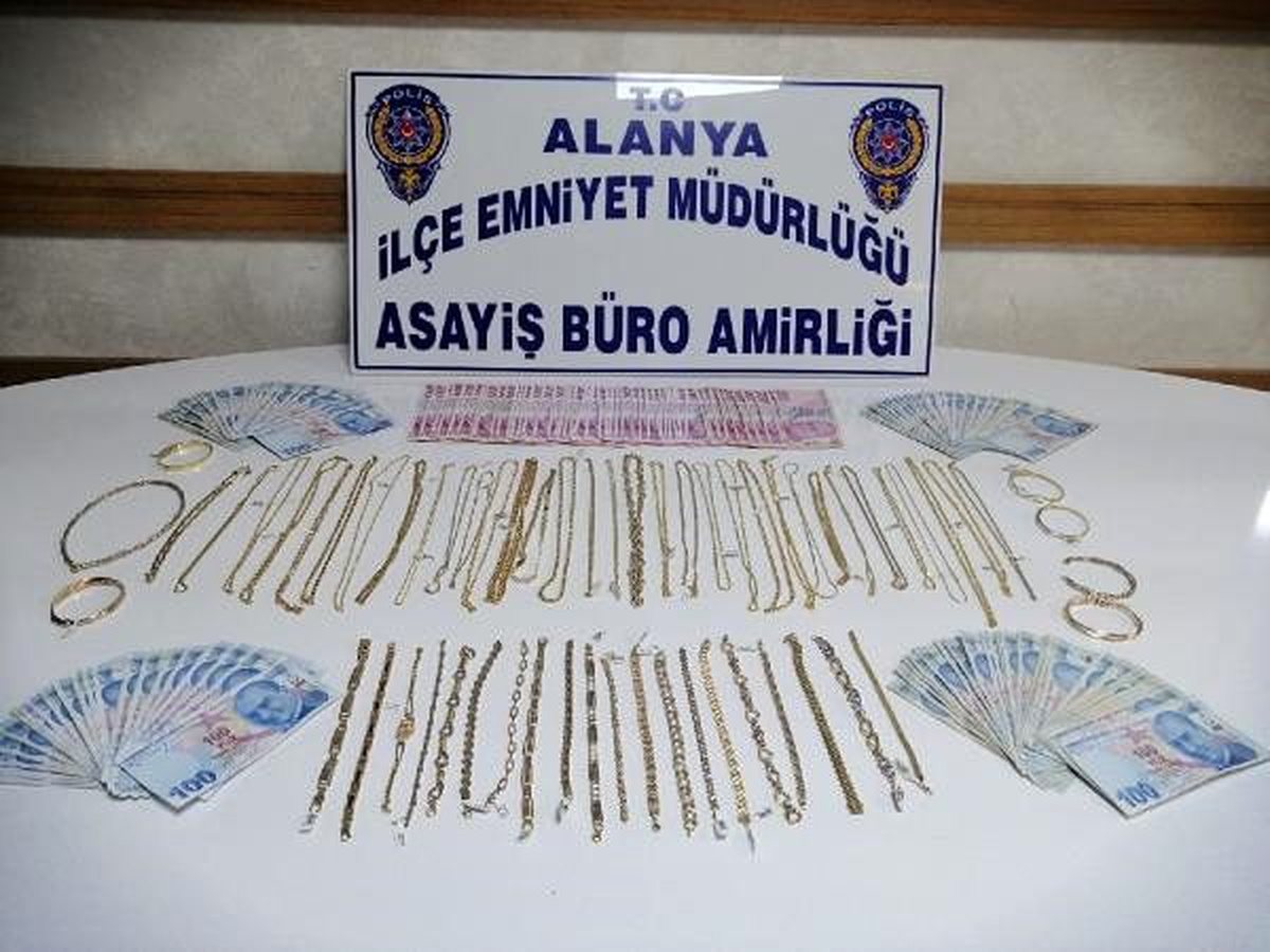 Manavgat\'ta 1,5 kilogram altın çalan şüpheli yakalandı (2)