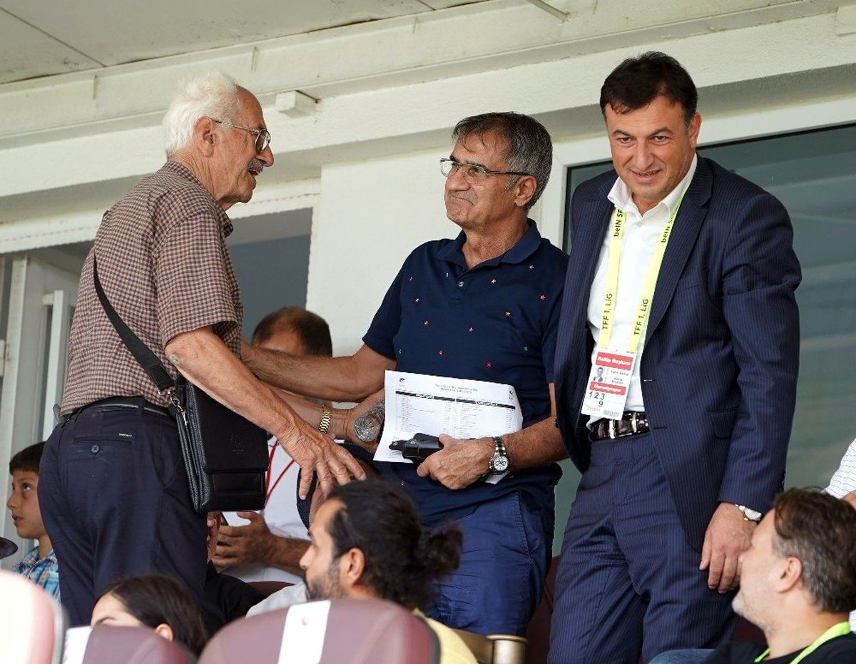 Şenol Güneş, Ümraniye\'de tribünde