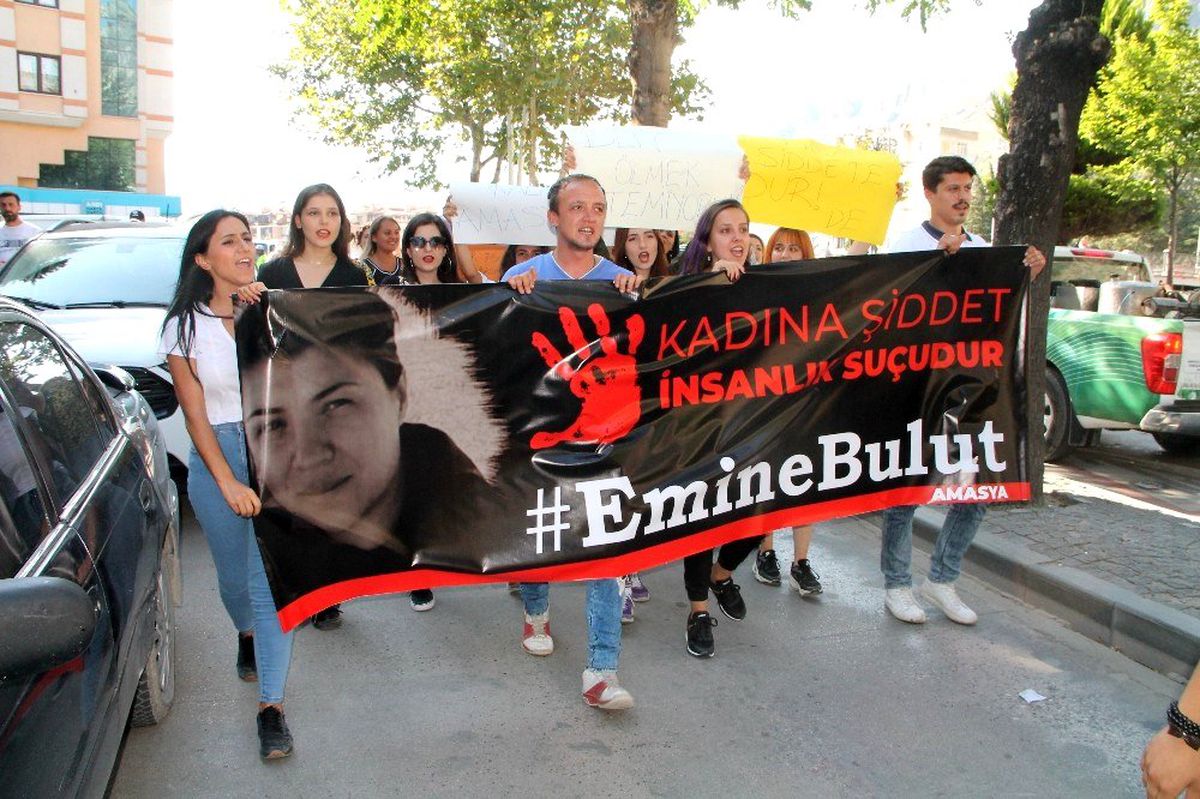 Sosyal medyadan bir araya geldiler, kadın cinayetleri ve kadına şiddeti protesto ettiler