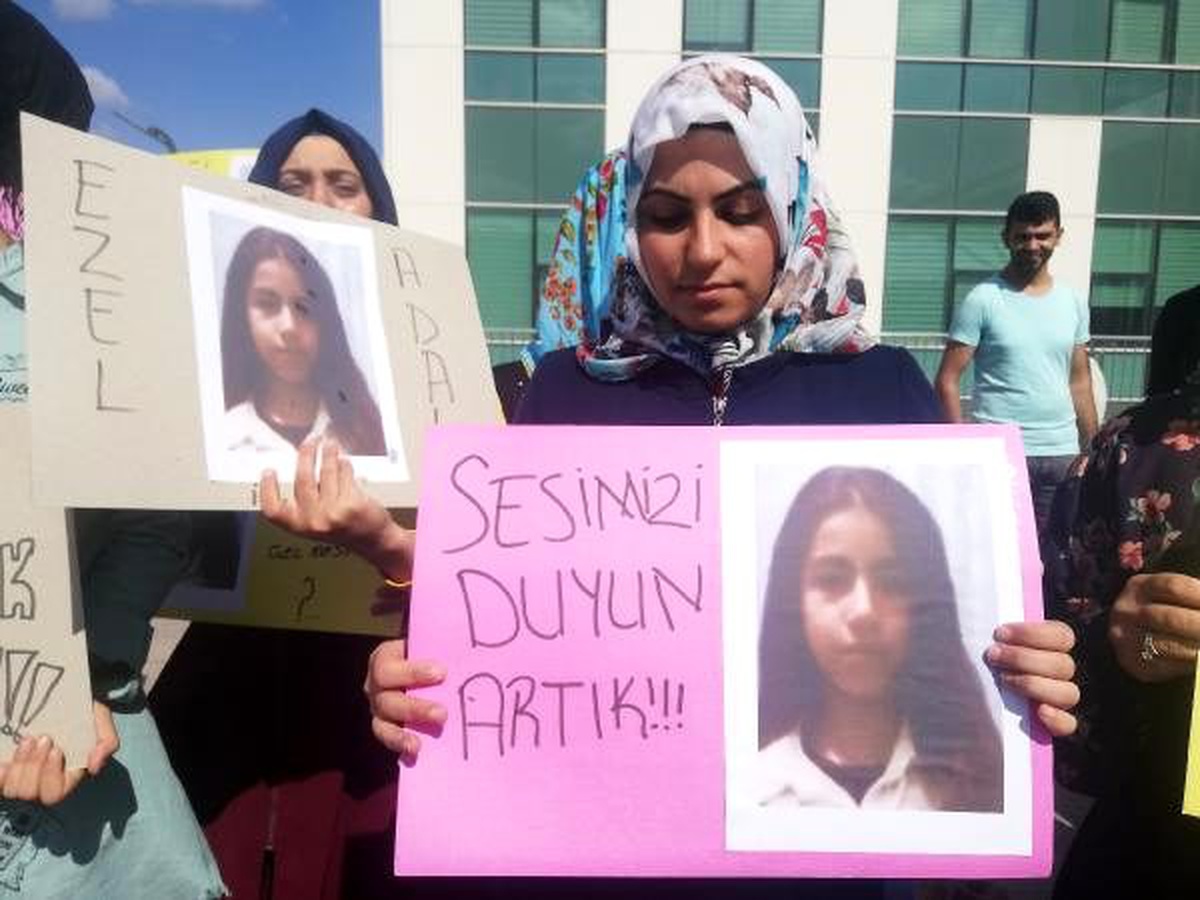 Sultangazi\'de boynuna makas saplanan küçük ezel için eylem