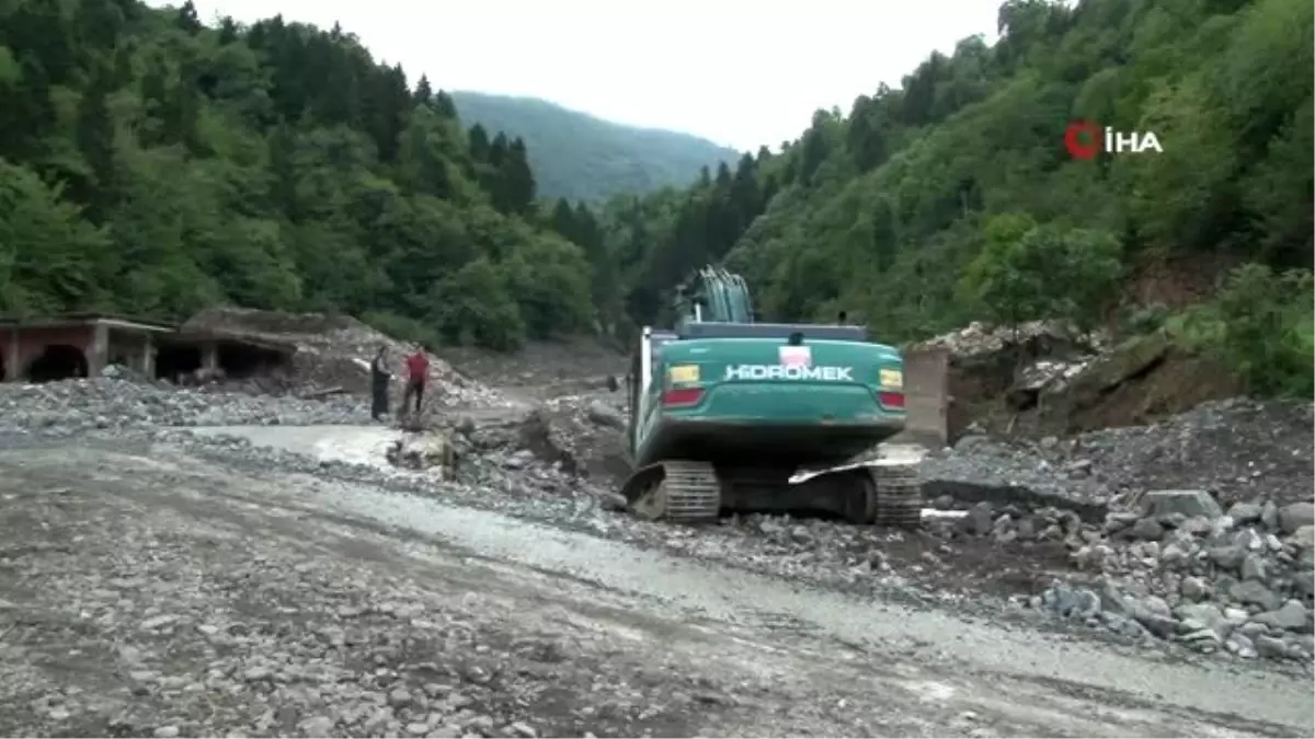 Yağan yağmur Çamlıktepe Mahallesi sakinlerine bir kez daha korku dolu anlar yaşattı