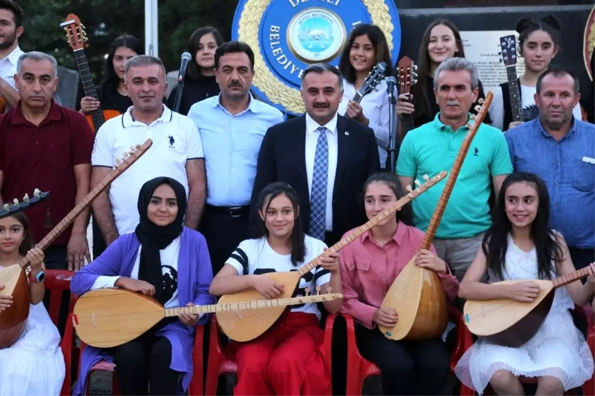 Yaz Kursu Öğrencilerinin Müzik Dinletisi Büyük Beğeni Topladı