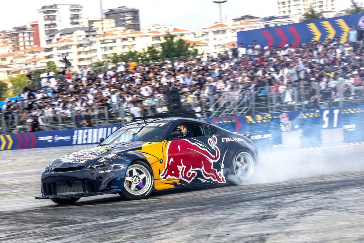10 bin İstanbullu Red Bull Car Park Drift Dünya Finali\'ni izledi